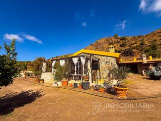 Masia  N/a. Encantadora finca rústica con piscina y pozo propio a 10 minutos