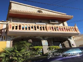 Maison  N/a. Casa adosada en barriada de la tranquilidad.