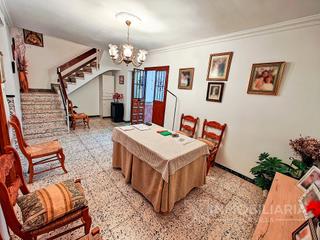 Casa  Calle tenerife. Se vende amplia casa en coín