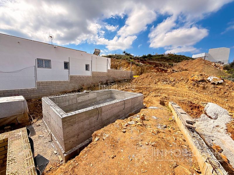 Foto 234244b0-7f81-42b8-9408-814804843483. Casa amb aparcament piscina a Coín