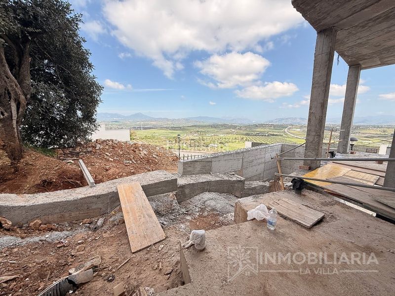 Foto 752f8c24-d448-4bfb-93ae-5a712f0bd368. Casa amb aparcament piscina a Coín