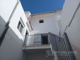 House  Calle fuentes. Casa grande por descubrir y disfrutar centro del pueblo.