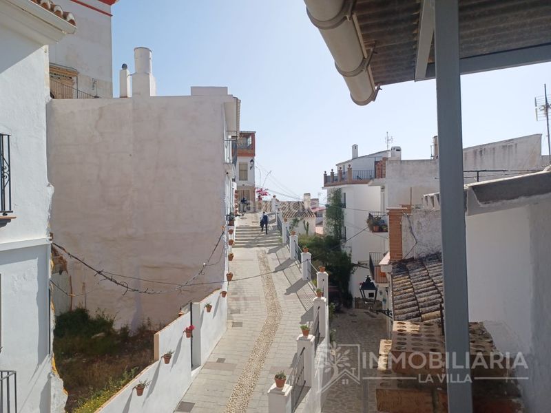 Foto ffd6dcd5-4a0f-4a2c-a264-84adf3a7919c. Casa amb aparcament a Alozaina