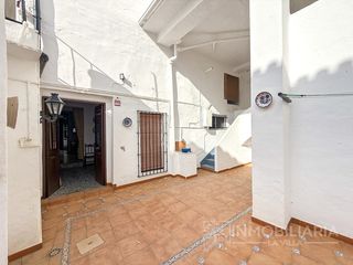 Casa  Calle algarrobo. Amplia casa de 249 m con patio y terraza en álora