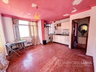 Etagenwohnung  Calle manuel garcia gonzalez. Piso de 2 dormitorios en el centro para reformar