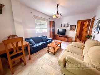 Rent Flat  Calle principe de asturias. Se alquila piso en coín