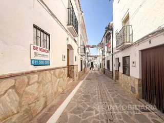 Maison  Calle cerecillo. Casa de 2 plantas con pequeño huerto en yunquera