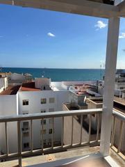 Ático en Las Piscinas Naturales. Arthouse presenta este ático con vistas al mar en torrevieja