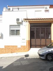 Maison jumelée  Profesor tierno galvan. Casa adosada en venta en posadas córdoba  inversión con rentabil
