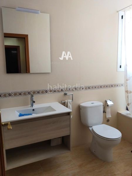 Foto a47935ca-bfce-4b56-9ba7-6da438807179. Casa adossada amb aparcament a Posadas