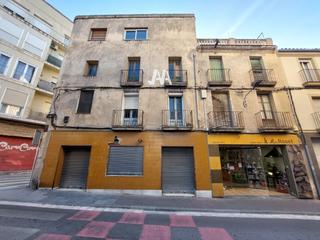 Flat  Sant carles. Edificio ms terreno en venta en el centro de igualada