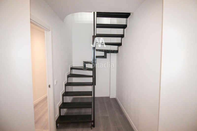 Foto 0454a062-0e35-4a0c-8d7e-f404dd9668f3. Dúplex amb calefacció aparcament a Poble Sec Igualada