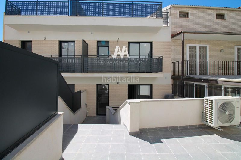 Foto 81e7e3c3-0fbd-4482-8654-67d032857d83. Dúplex amb calefacció aparcament a Poble Sec Igualada