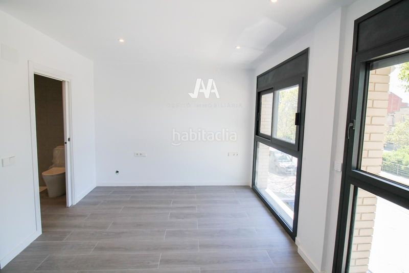 Foto a432a2a4-989c-4507-b5d5-bb477e58c365. Dúplex amb calefacció aparcament a Poble Sec Igualada