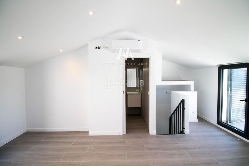 Foto ba70c629-0d3d-45af-81eb-c0165cdf82d2. Dúplex amb calefacció aparcament a Poble Sec Igualada