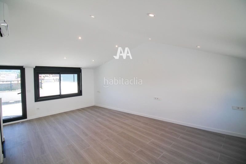 Foto f1abfb3a-6e0f-4de3-b63b-a1c76b83d703. Duplex con riscaldamento parcheggio in Poble Sec Igualada