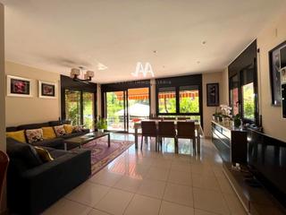 Chalet in Les Comes. Casa en venta en les comes iii, igualada
