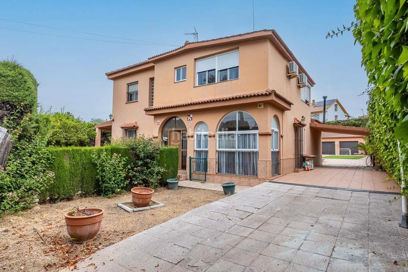 Foto 3d1b1bf7-3ca5-4117-9b8c-89c252f5a201. Xalet amb xemeneia calefacció aparcament piscina a Montequinto