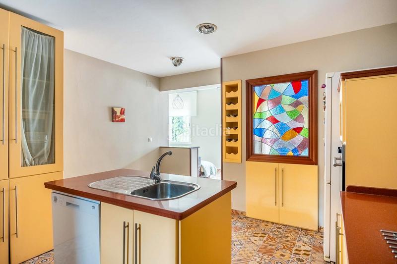 Foto 5f2b5999-e3ef-4253-b743-7fa7cf754ca9. Xalet amb xemeneia calefacció aparcament piscina a Montequinto