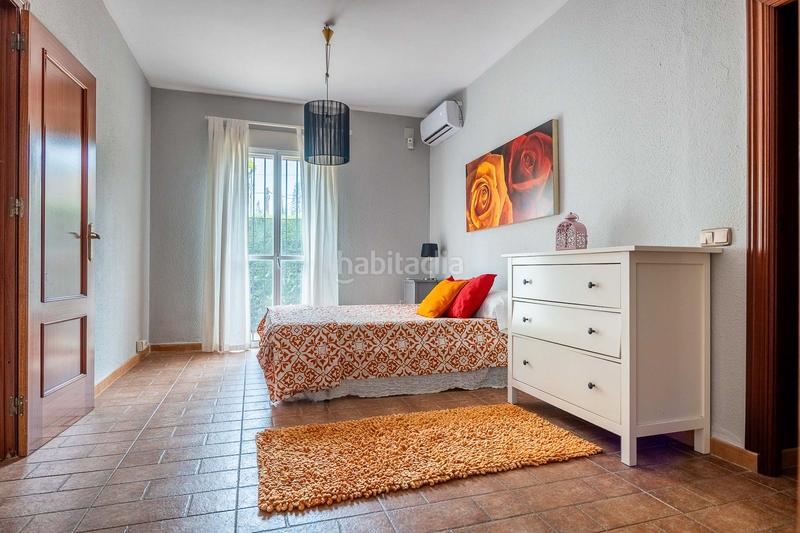 Foto 69f22445-8c08-410f-aad6-037116215548. Xalet amb xemeneia calefacció aparcament piscina a Montequinto