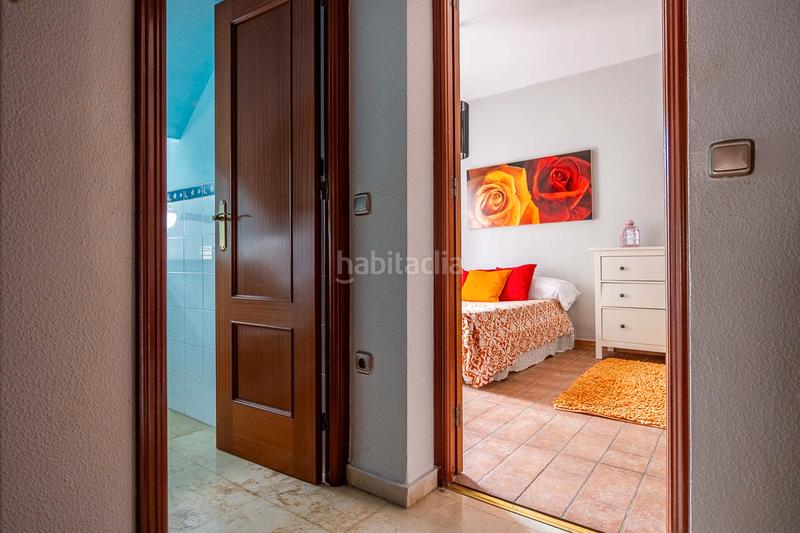 Foto cce68f80-125b-492f-9562-97e512a90b00. Xalet amb xemeneia calefacció aparcament piscina a Montequinto