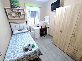 Miete Erdgeschoss  Calle martínez de irala. ¡vivienda totalmente amueblada para estudiantes en triana!