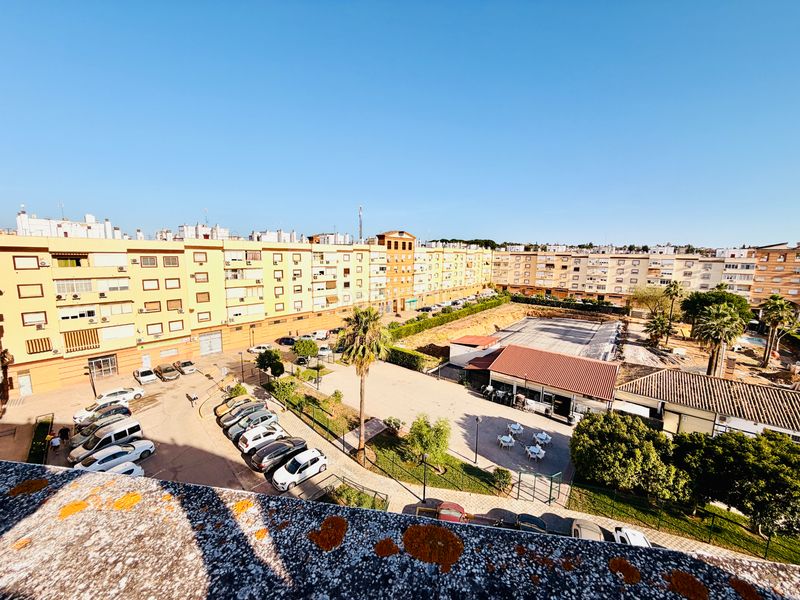Foto a7dd2e86-536c-4173-8c6a-8b5453c463f2. Pis amb calefacció piscina a Avenida de Europa Montequinto