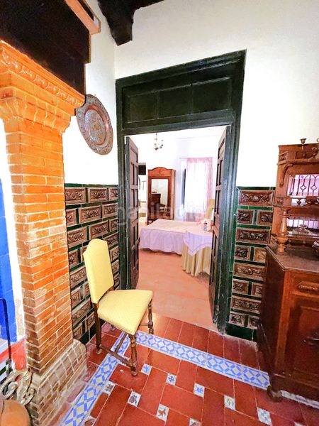 Foto 3f1f2500-1d62-4bc0-a624-509a546feaaa. Casa adossada amb xemeneia a Zafra