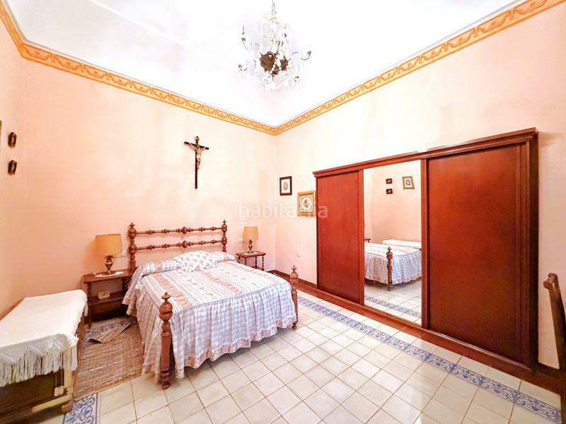 Foto 45887e3d-89d4-4b00-8e2c-7e23fb4577e2. Casa adossada amb xemeneia a Zafra