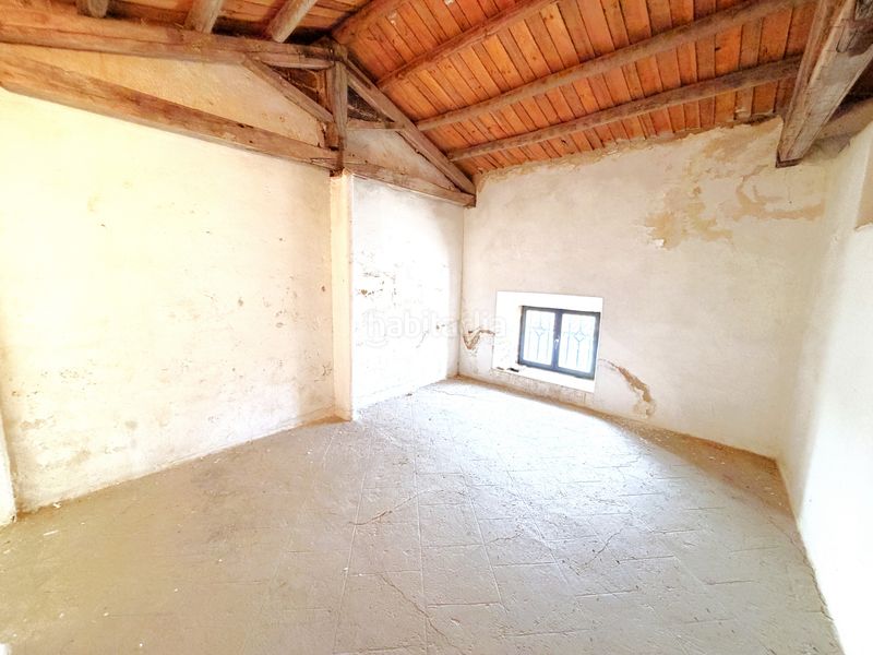 Foto 4adf62e1-e904-4c56-84d1-f5cea2b0c304. Casa adossada amb xemeneia a Zafra