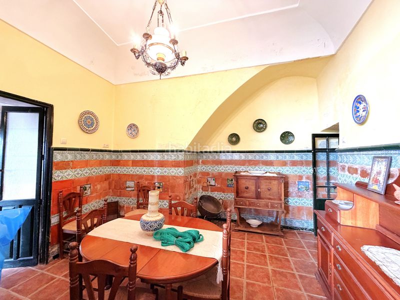 Foto 69f07dba-e4d8-4886-a0b5-511edaa5e025. Casa adossada amb xemeneia a Zafra