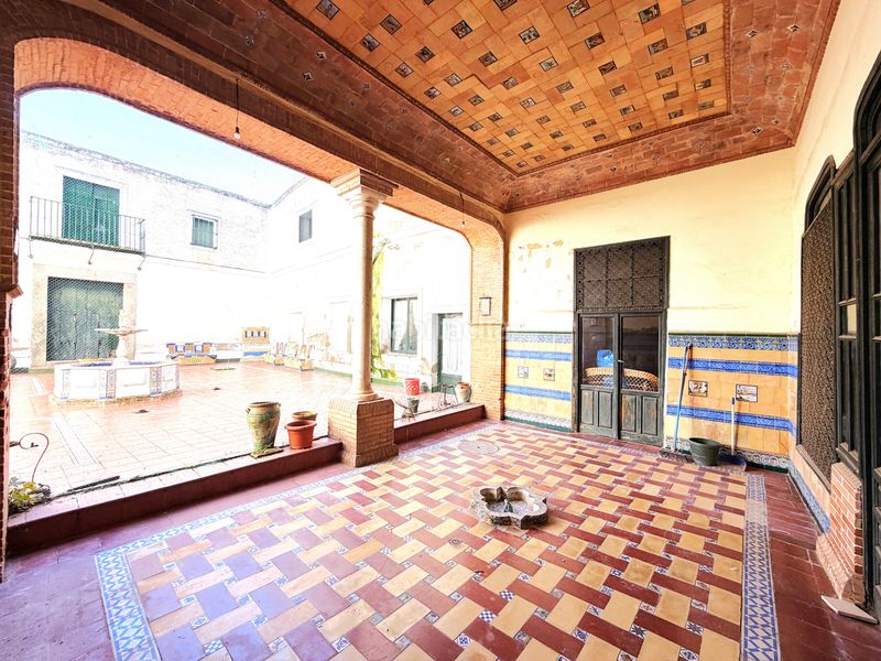 Foto 7323fbb1-1b05-4cc7-9ac9-d81d452e3c5e. Casa adossada amb xemeneia a Zafra