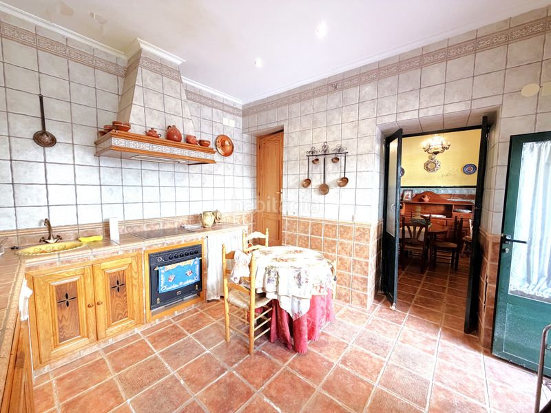 Foto a41af9d2-f9cd-4f4c-80ef-2b5cd1ee1139. Casa adossada amb xemeneia a Zafra