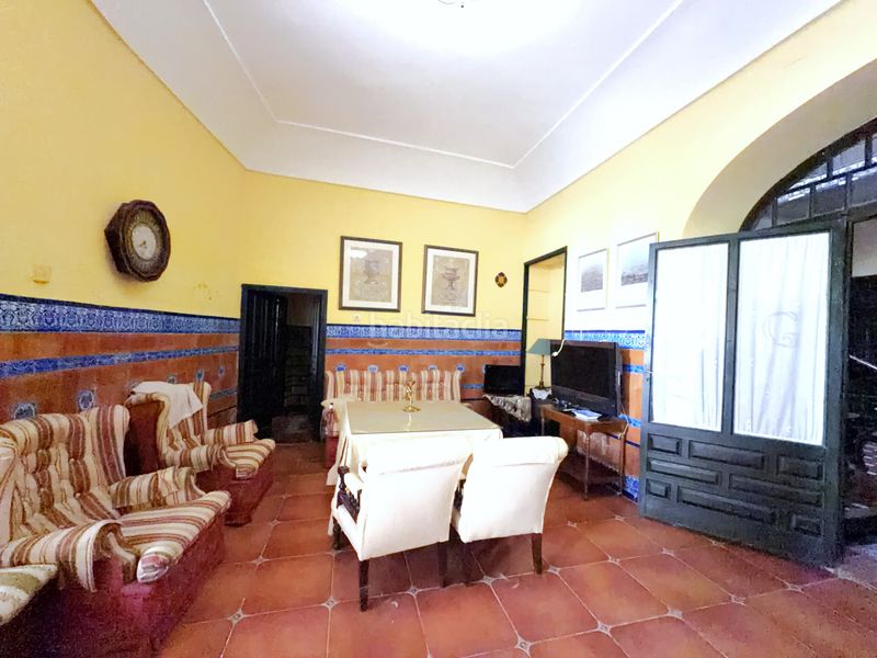 Foto bf20b859-6b61-4c04-94ab-642ee634fade. Casa adossada amb xemeneia a Zafra