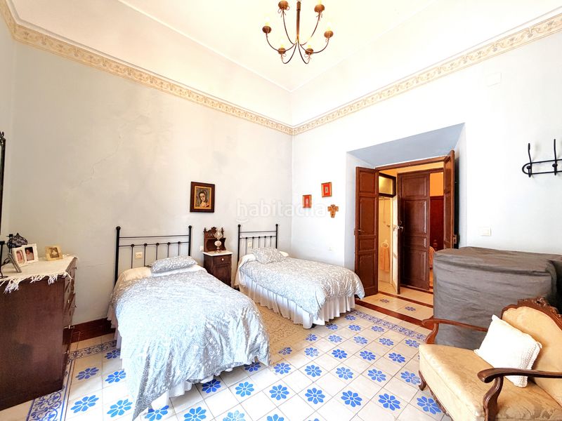 Foto e88febbf-2d00-4619-b045-96ee3401c3d6. Casa adossada amb xemeneia a Zafra