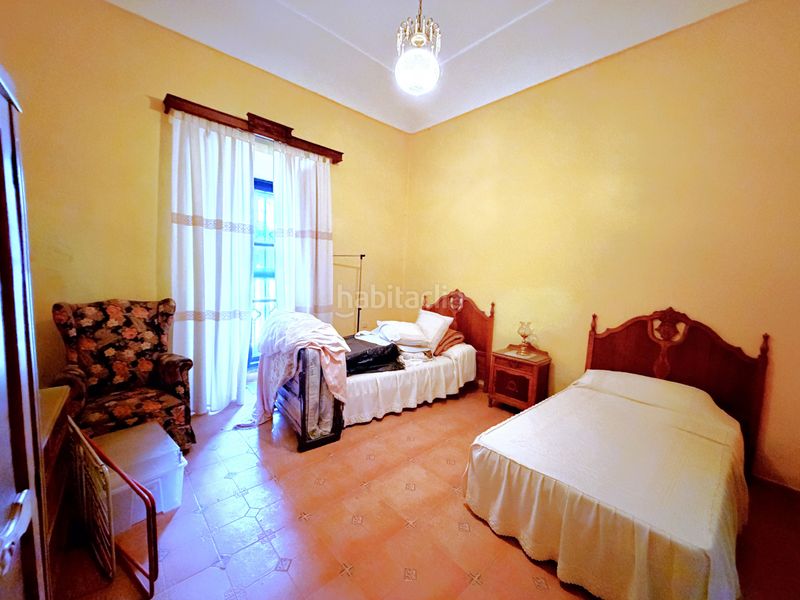 Foto e8b13f09-7b97-462c-b8d7-480172956222. Casa adossada amb xemeneia a Zafra