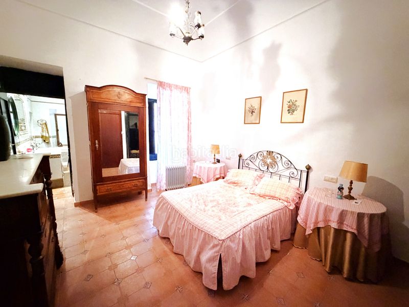 Foto f2917da3-c3e7-4b32-9309-f60cf1e73fd8. Casa adossada amb xemeneia a Zafra