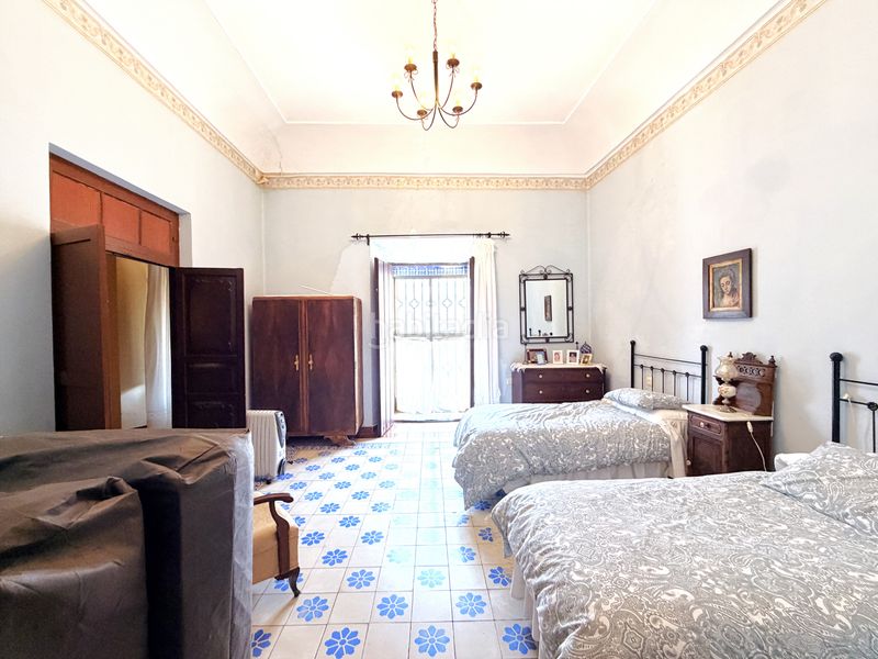 Foto f65de6fa-685d-49d8-9ebc-f18e36d92c3d. Casa adossada amb xemeneia a Zafra
