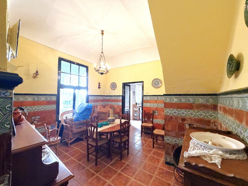 Foto f83a0884-74e1-4331-a9f1-f74125acbbc5. Casa adossada amb xemeneia a Zafra