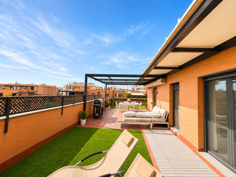 Foto aa188418-ad03-40ca-adaa-24ee1093f2bc. Àtic amb aparcament piscina a Nuevo Bulevar Mairena del Aljarafe