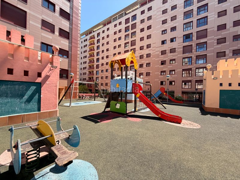 Foto 0c066d04-f6bd-4ddd-a1fd-b2010938b8e7. Pis amb aparcament piscina a El Cano - Los Bermejales Sevilla