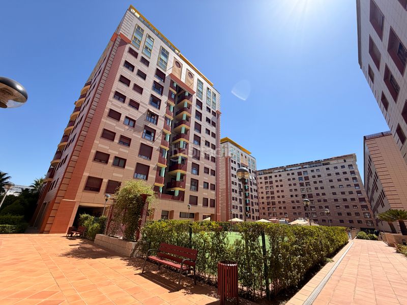 Foto 40cbbeb9-e362-4ef7-b5fa-9c1b83185149. Pis amb aparcament piscina a El Cano - Los Bermejales Sevilla