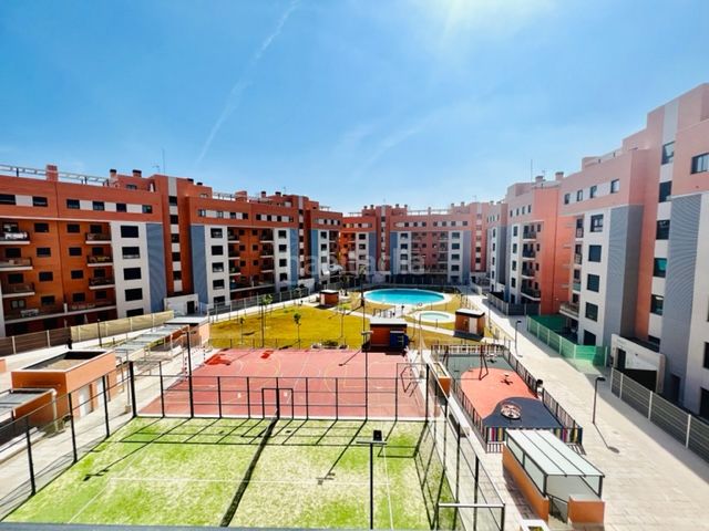 Foto 676048b2-c2b4-486f-85b0-0a063b2cb25c. Appartamento con parcheggio piscina in zona nueva Camas - marcelino camacho Camas