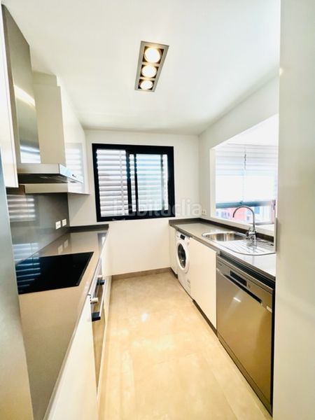 Foto ba165005-6fe5-4301-bd55-6332c6353d85. Appartamento con parcheggio piscina in zona nueva Camas - marcelino camacho Camas