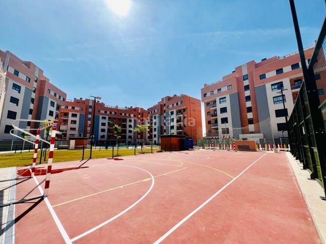 Foto f38624bb-8fc2-43f5-8700-d5e21cc03e5a. Appartamento con parcheggio piscina in zona nueva Camas - marcelino camacho Camas