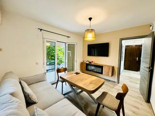 Alquiler Piso  Plaza san martín de porres. Sevilla summa le presenta en exclusiva esta estupenda vivienda t