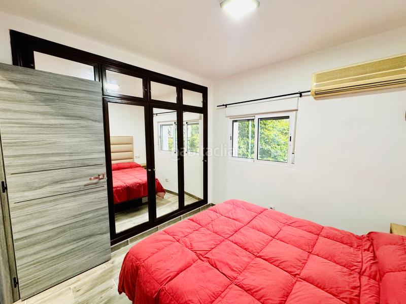 Foto 2ed06a86-2294-4360-b54e-21b8cf71c4c1. Lloguer pis amb xemeneia calefacció a Triana Este Sevilla