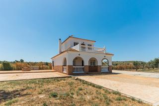 Chalet à Diseminado los majuelos 16. ¡oportunidad única en niebla!