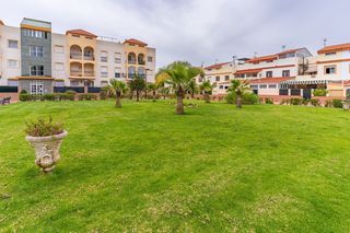 Rent Flat  Avenida de santa clara 4. Piso en urbanización torre del loro mazagón