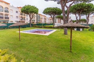 Location Appartement à Avenida de santa clara 4. Se alquila piso en urbanización torre del loro mazagón